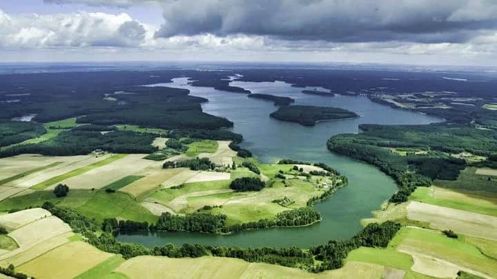 Jezioro Wdzydzkie: Tajemnice, atrakcje i aktywności na wodzie